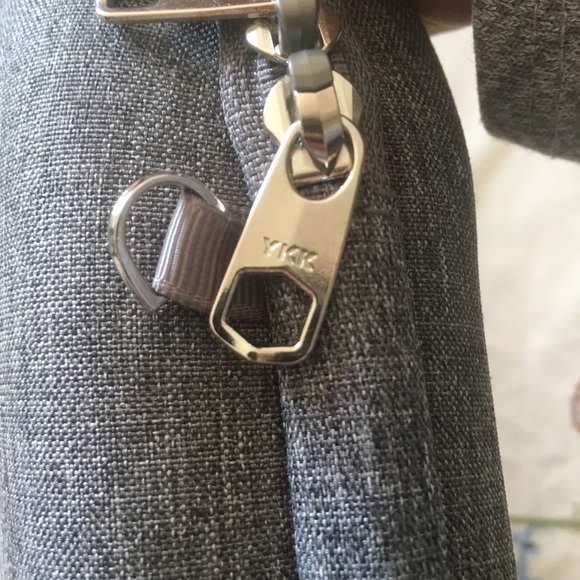 NWT Geekria Shield Headphones Case Hard Shell with Cable Storage (Grey) - Picture 8 of 11